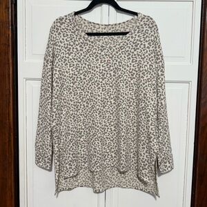 American Eagle Leopard Print V Neck Super Soft Long Sleeve Top Size Small